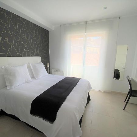 Hostal Somnis Suria Extérieur photo