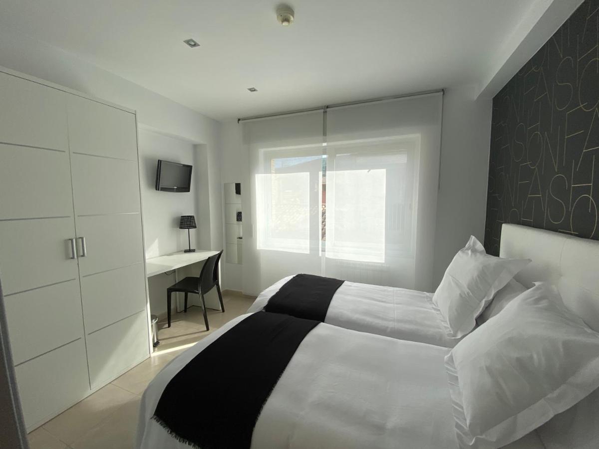 Hostal Somnis Suria Extérieur photo