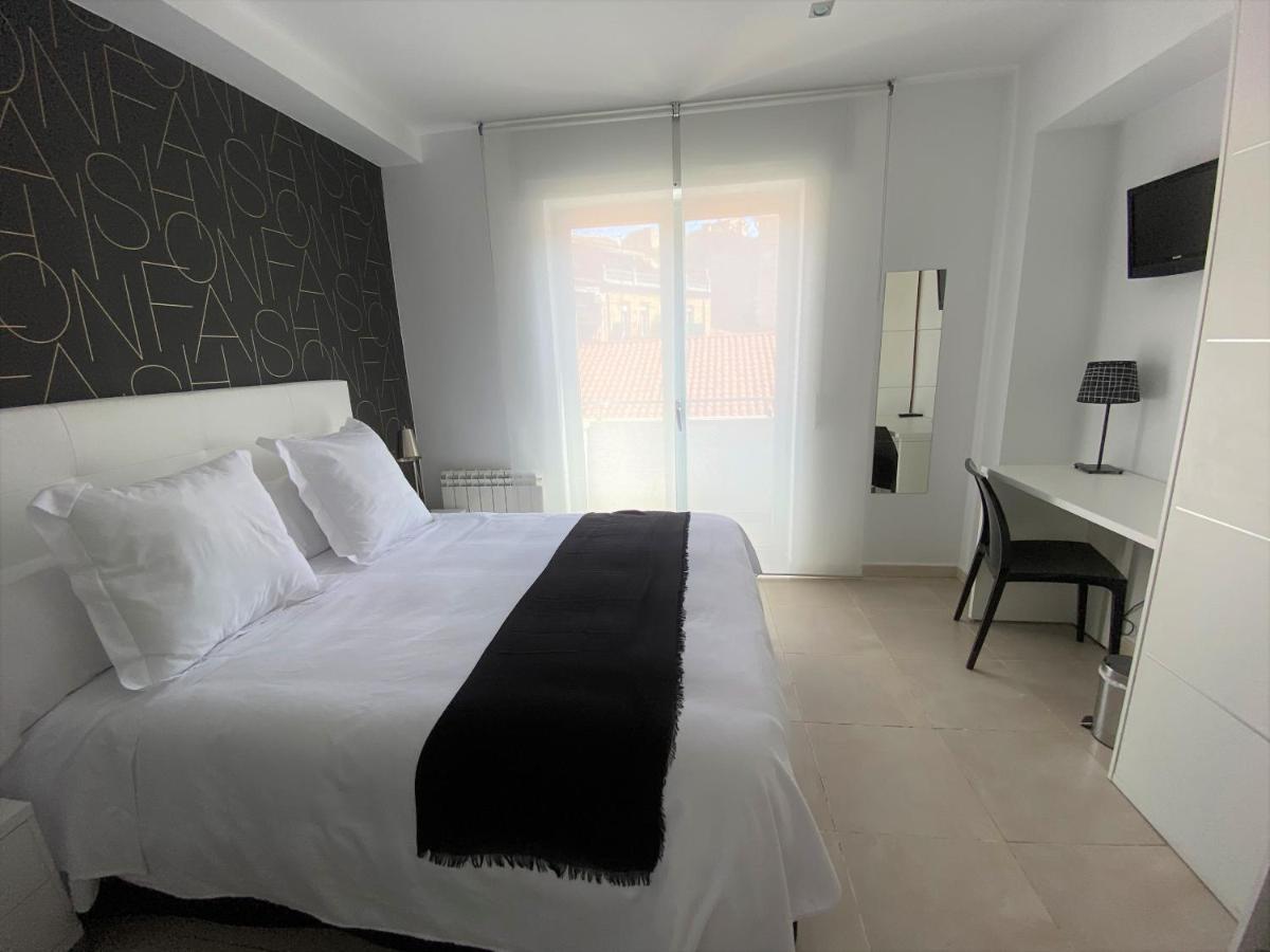 Hostal Somnis Suria Extérieur photo